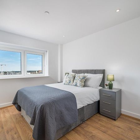Skyvillion - London River Thames Top Floor Apartments By Woolwich Ferry, Mins To London Excel, O2 Arena , London City Airport With Parking Экстерьер фото