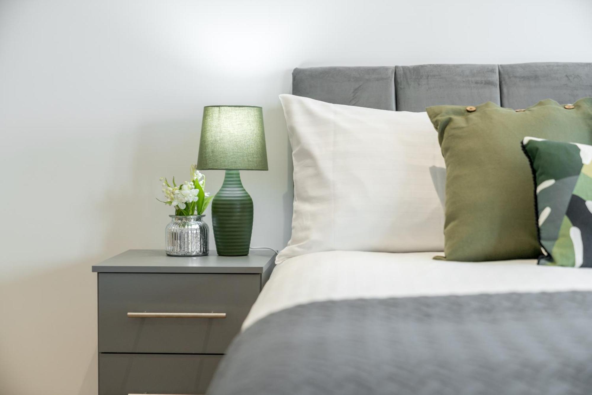Skyvillion - London River Thames Top Floor Apartments By Woolwich Ferry, Mins To London Excel, O2 Arena , London City Airport With Parking Экстерьер фото