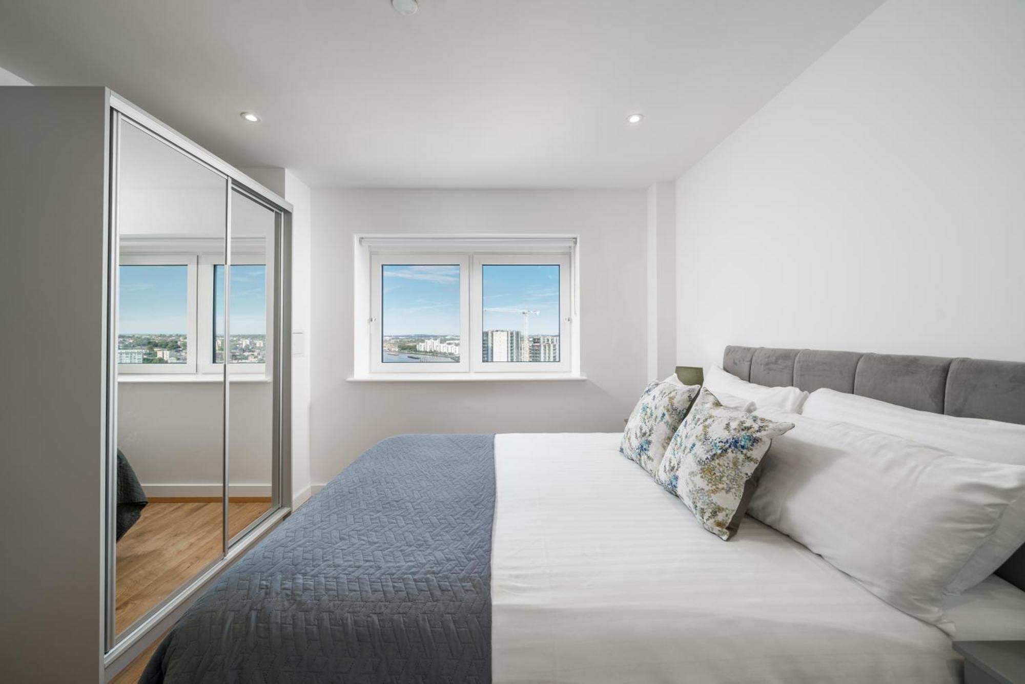 Skyvillion - London River Thames Top Floor Apartments By Woolwich Ferry, Mins To London Excel, O2 Arena , London City Airport With Parking Экстерьер фото