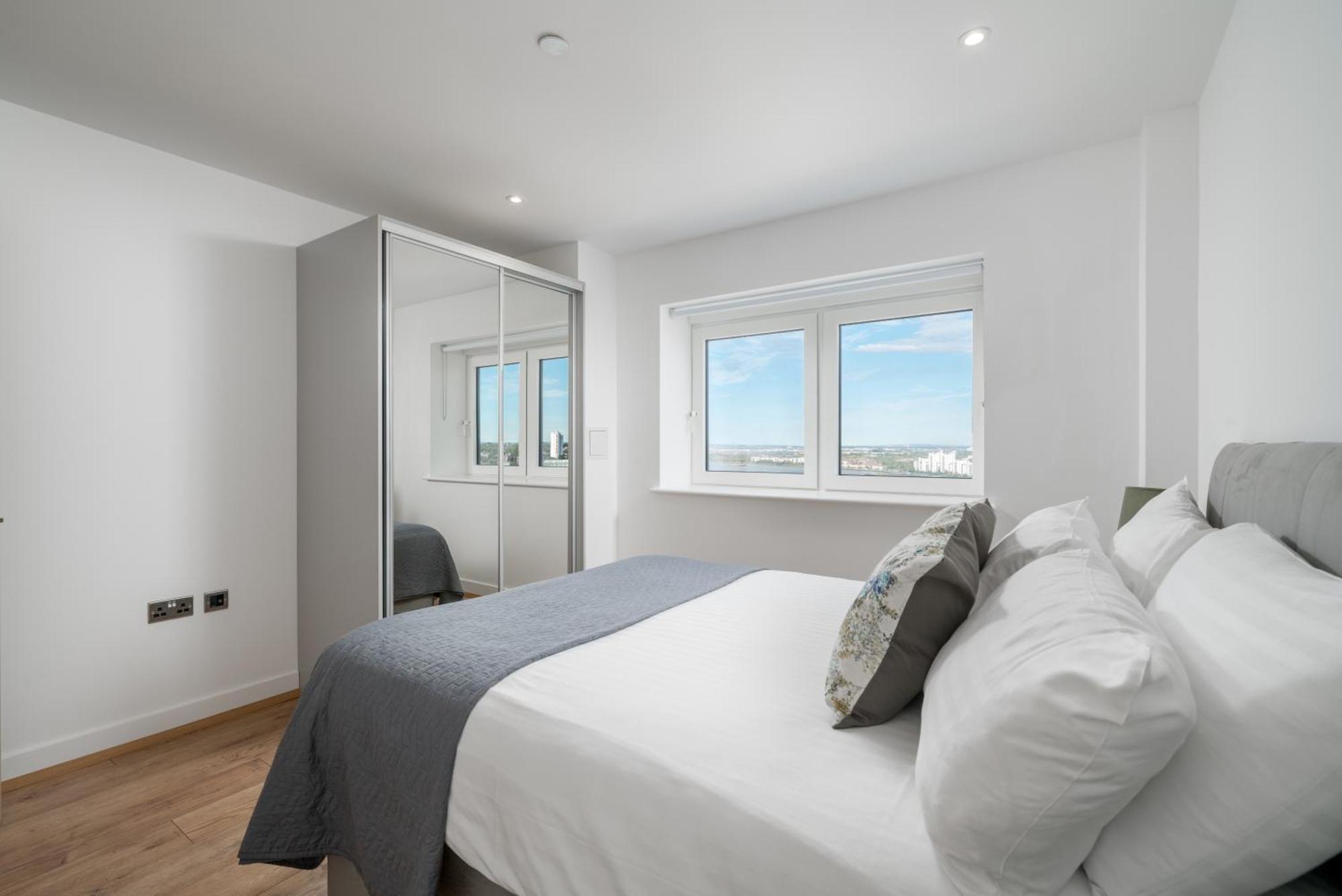 Skyvillion - London River Thames Top Floor Apartments By Woolwich Ferry, Mins To London Excel, O2 Arena , London City Airport With Parking Экстерьер фото