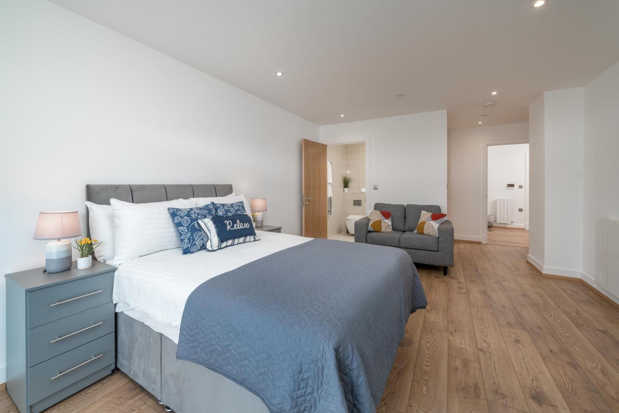 Skyvillion - London River Thames Top Floor Apartments By Woolwich Ferry, Mins To London Excel, O2 Arena , London City Airport With Parking Экстерьер фото