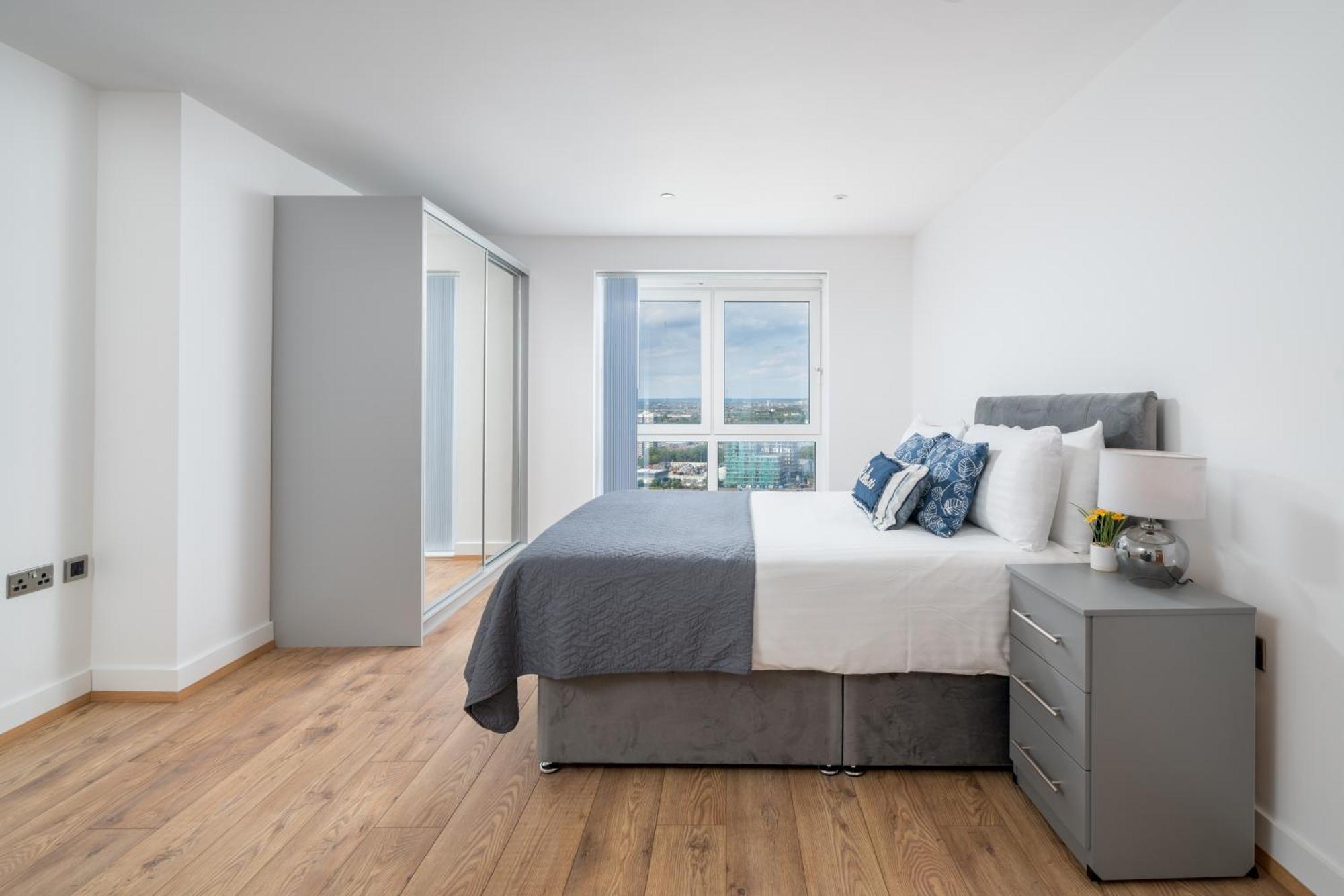 Skyvillion - London River Thames Top Floor Apartments By Woolwich Ferry, Mins To London Excel, O2 Arena , London City Airport With Parking Экстерьер фото