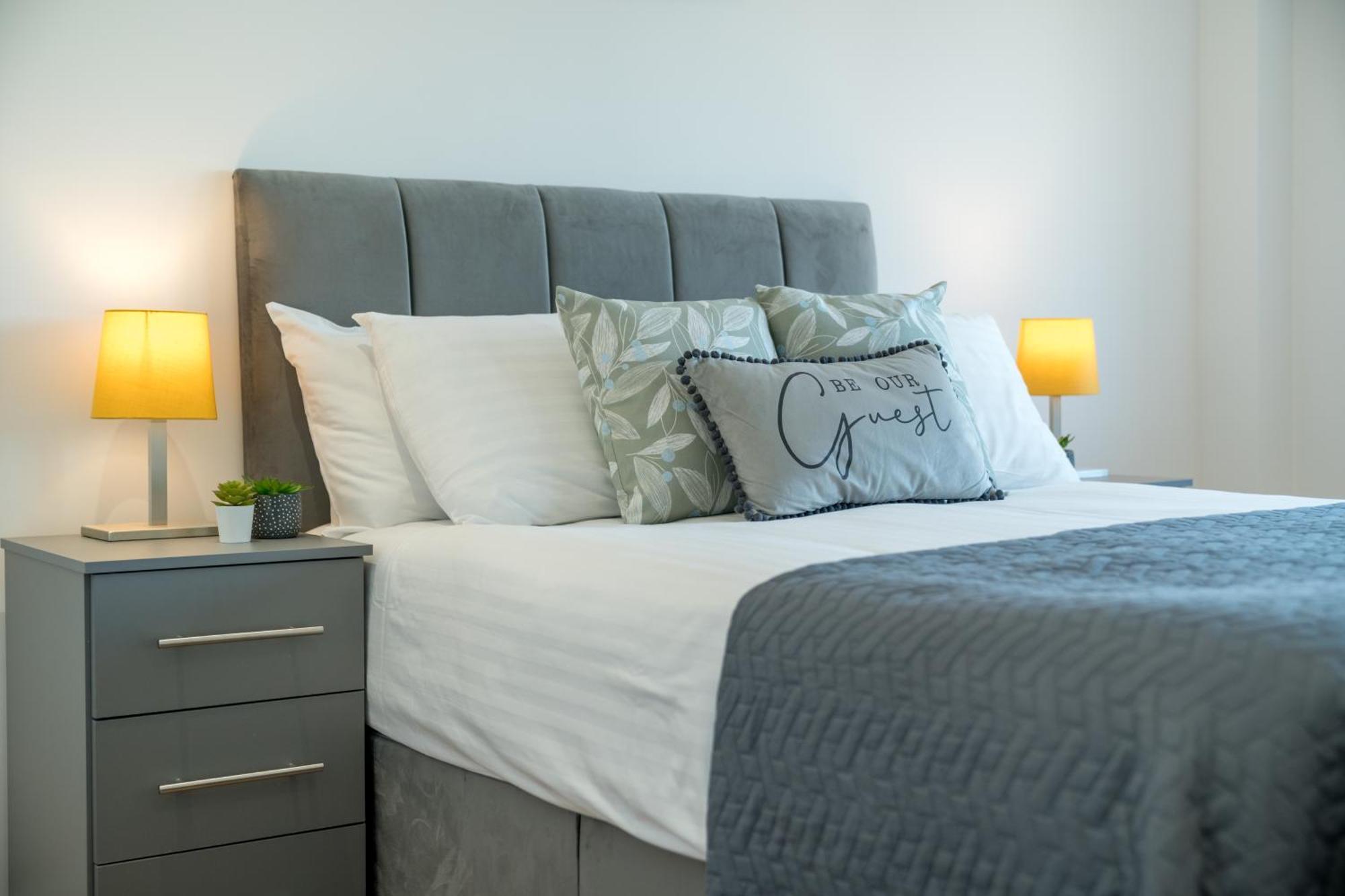 Skyvillion - London River Thames Top Floor Apartments By Woolwich Ferry, Mins To London Excel, O2 Arena , London City Airport With Parking Экстерьер фото