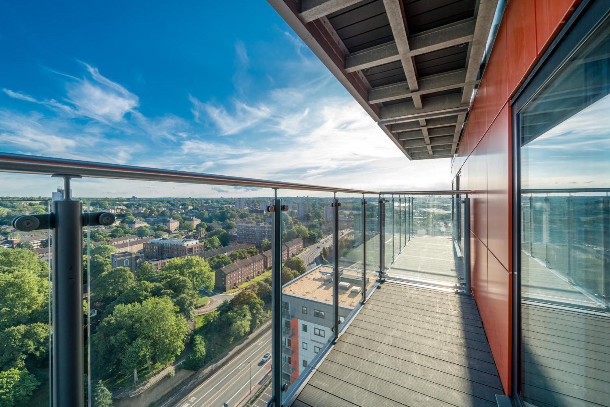 Skyvillion - London River Thames Top Floor Apartments By Woolwich Ferry, Mins To London Excel, O2 Arena , London City Airport With Parking Экстерьер фото